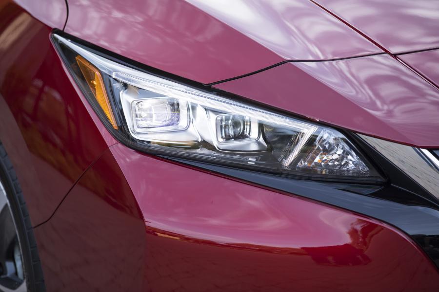Детали экстерьера Nissan Leaf 2018 года  (NA) (фото 50 из 104)